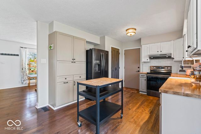 8820 Deer Run Court, Indianapolis, IN 46256