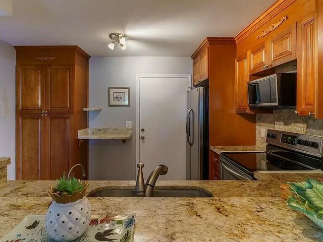 22615 SW 66th Avenue 101, Boca Raton, FL 33428