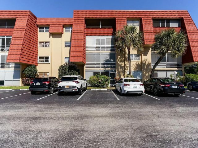 22615 SW 66th Avenue 101, Boca Raton, FL 33428