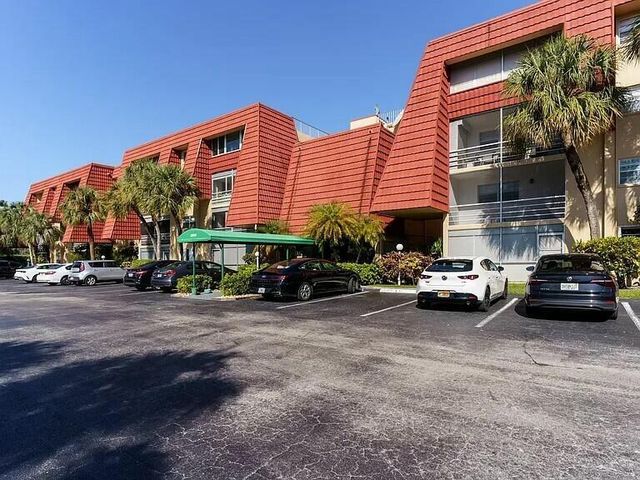 22615 SW 66th Avenue 101, Boca Raton, FL 33428