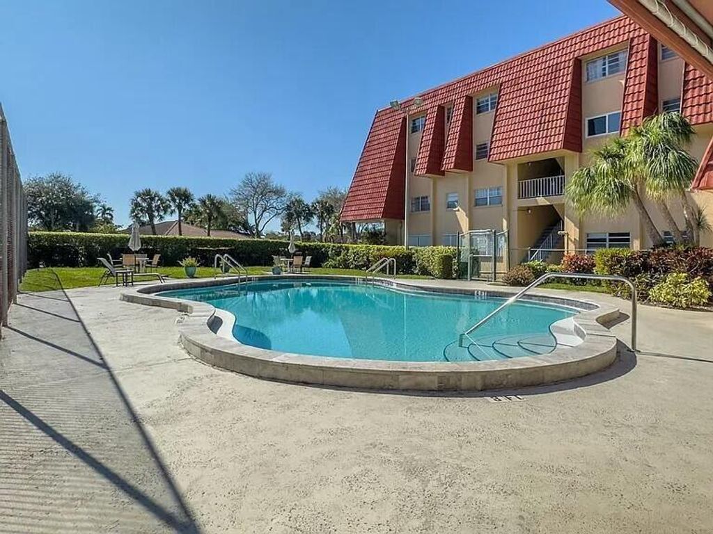 22615 SW 66th Avenue 101, Boca Raton, FL 33428