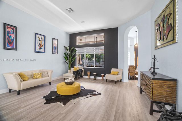 976 SW 159th Way, Pembroke Pines, FL 33027