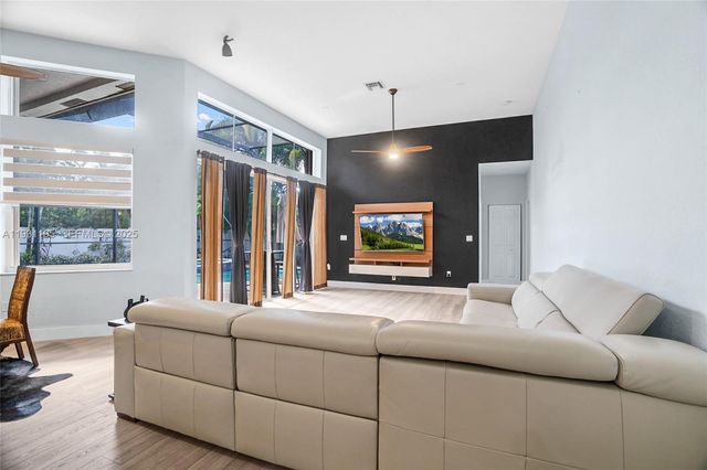 976 SW 159th Way, Pembroke Pines, FL 33027