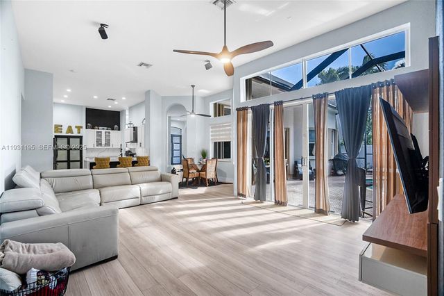 976 SW 159th Way, Pembroke Pines, FL 33027