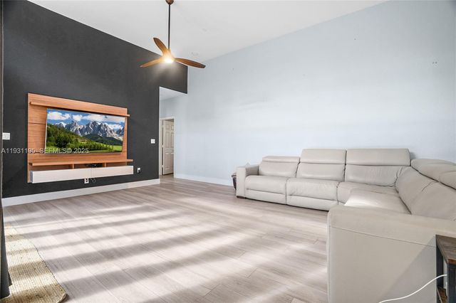 976 SW 159th Way, Pembroke Pines, FL 33027