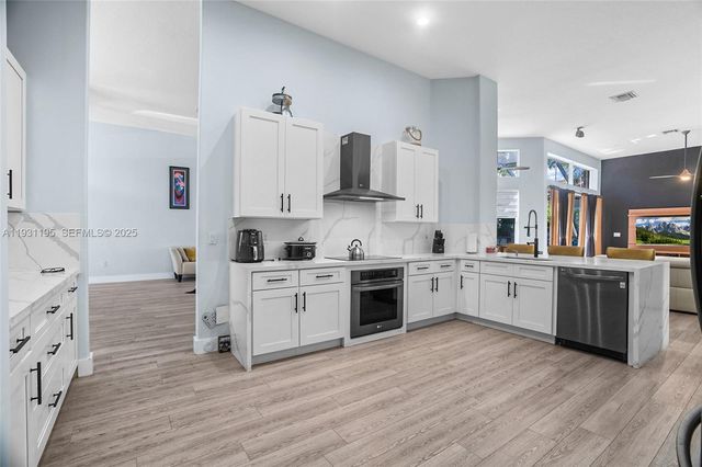 976 SW 159th Way, Pembroke Pines, FL 33027