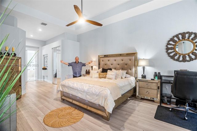 976 SW 159th Way, Pembroke Pines, FL 33027