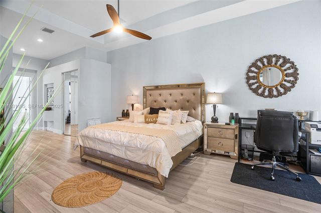 976 SW 159th Way, Pembroke Pines, FL 33027