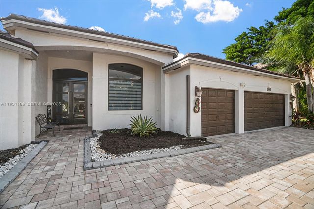 976 SW 159th Way, Pembroke Pines, FL 33027