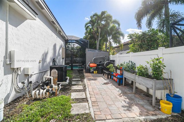 976 SW 159th Way, Pembroke Pines, FL 33027