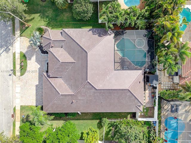 976 SW 159th Way, Pembroke Pines, FL 33027