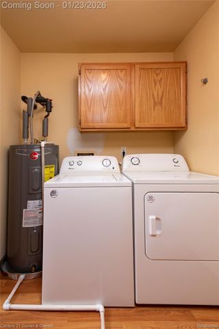 1585 Harbour Boulevard 166, Trenton, MI 48183