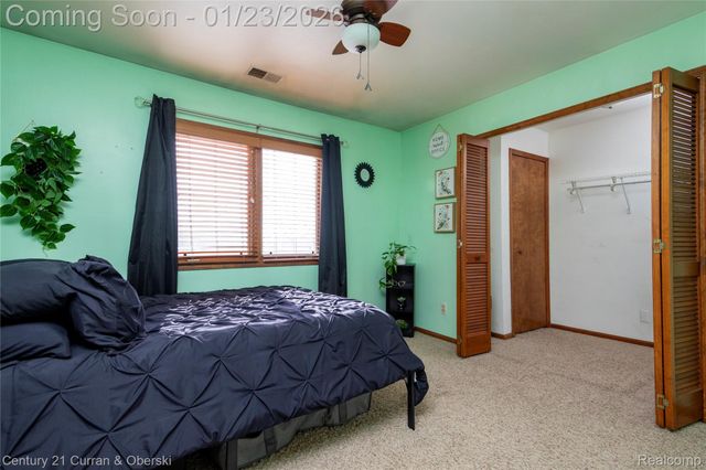 1585 Harbour Boulevard 166, Trenton, MI 48183