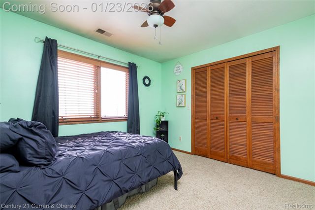 1585 Harbour Boulevard 166, Trenton, MI 48183