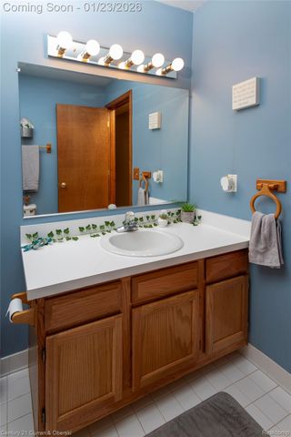 1585 Harbour Boulevard 166, Trenton, MI 48183