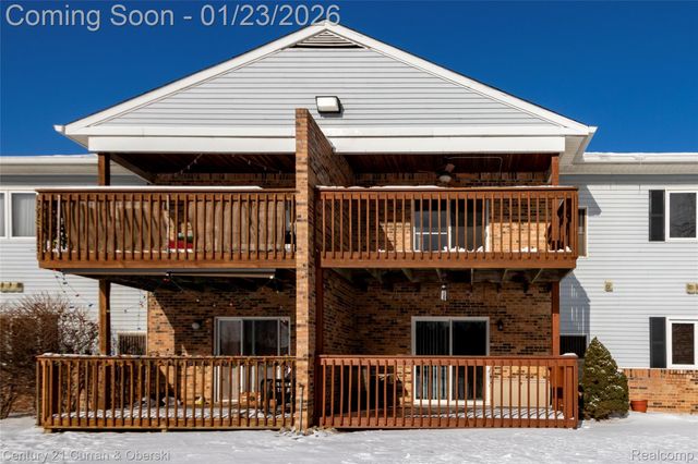 1585 Harbour Boulevard 166, Trenton, MI 48183