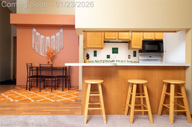 1585 Harbour Boulevard 166, Trenton, MI 48183