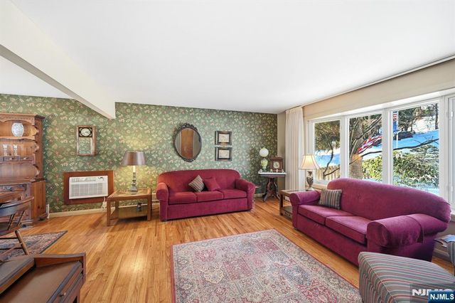 33 Kennedy Terrace, Westwood, NJ 07675