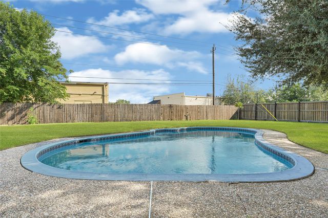 3911 Thistlewood Drive, Pasadena, TX 77504