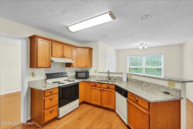 9206 Newbury Ct, Prospect, KY 40059