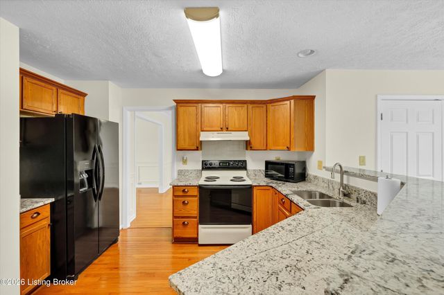9206 Newbury Ct, Prospect, KY 40059