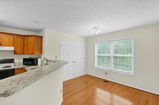 9206 Newbury Ct, Prospect, KY 40059