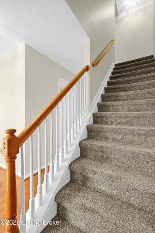 9206 Newbury Ct, Prospect, KY 40059