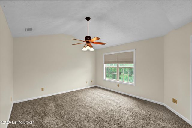 9206 Newbury Ct, Prospect, KY 40059