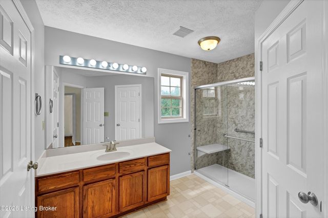 9206 Newbury Ct, Prospect, KY 40059