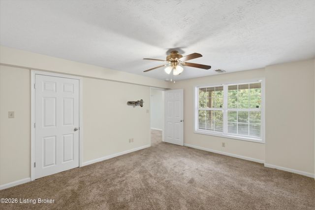 9206 Newbury Ct, Prospect, KY 40059