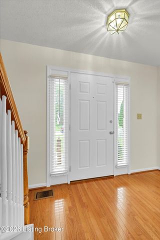 9206 Newbury Ct, Prospect, KY 40059