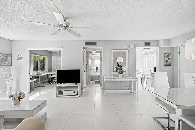 13518 Sabal Palm Court B, Delray Beach, FL 33484