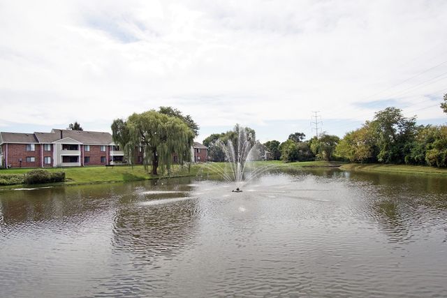 1637 Westminster Drive 103, Naperville, IL 60563