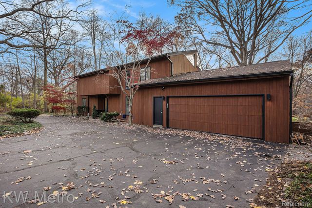 28485 S Harwich Drive, Farmington Hills, MI 48334