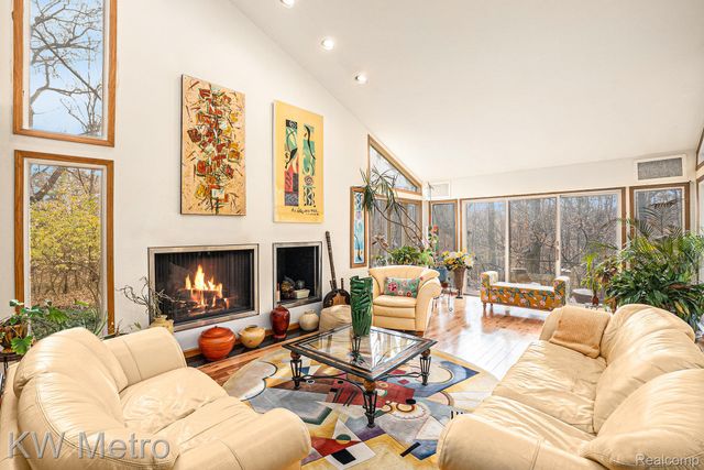 28485 S Harwich Drive, Farmington Hills, MI 48334