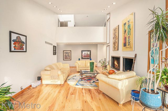 28485 S Harwich Drive, Farmington Hills, MI 48334