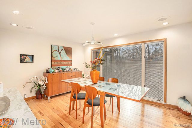 28485 S Harwich Drive, Farmington Hills, MI 48334