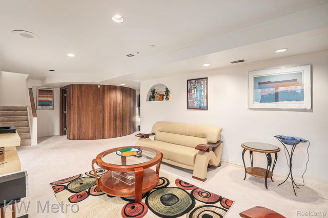 28485 S Harwich Drive, Farmington Hills, MI 48334