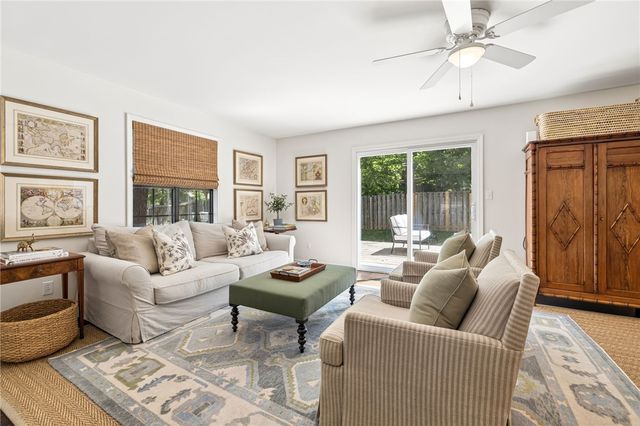2386 N Azalea Terrace, Fayetteville, AR 72703