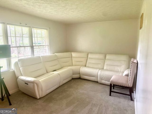1822 Hallmark Dr, Griffin, GA 30223