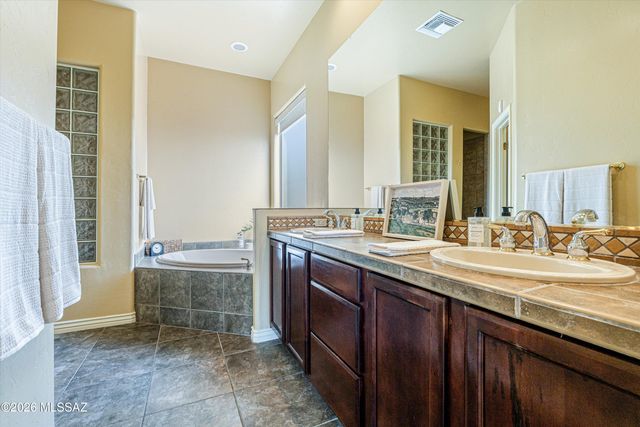 1030 N Circulo Zagala, Tucson, AZ 85745