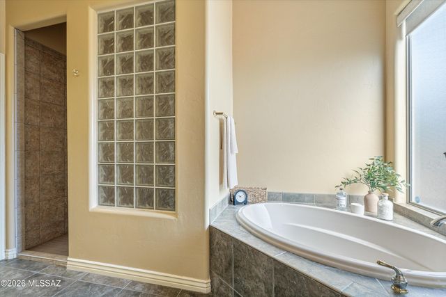 1030 N Circulo Zagala, Tucson, AZ 85745