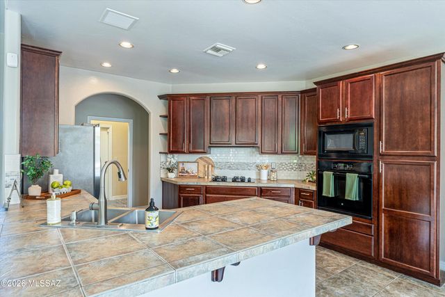 1030 N Circulo Zagala, Tucson, AZ 85745