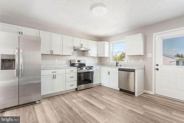 28 TOWN CIR, Abbottstown, PA 17301