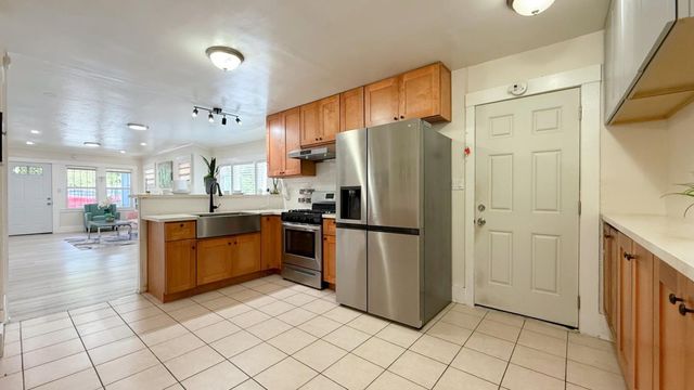 10923 Foothill Boulevard, Oakland, CA 94605