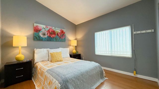 10923 Foothill Boulevard, Oakland, CA 94605