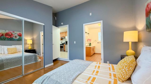 10923 Foothill Boulevard, Oakland, CA 94605