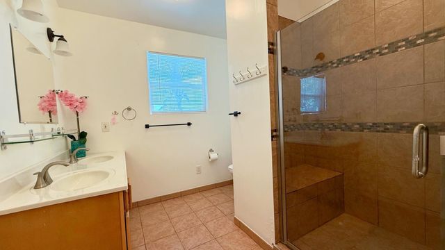 10923 Foothill Boulevard, Oakland, CA 94605