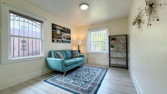 10923 Foothill Boulevard, Oakland, CA 94605