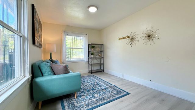 10923 Foothill Boulevard, Oakland, CA 94605